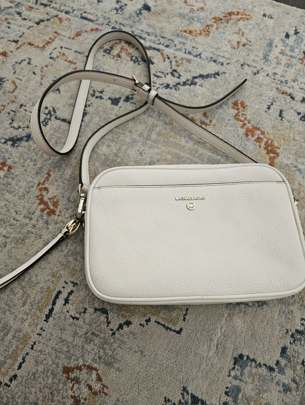 Michael Kors Jet Set Charm Pebbled Leather Camera Crossbody Bag - Cream/Gold